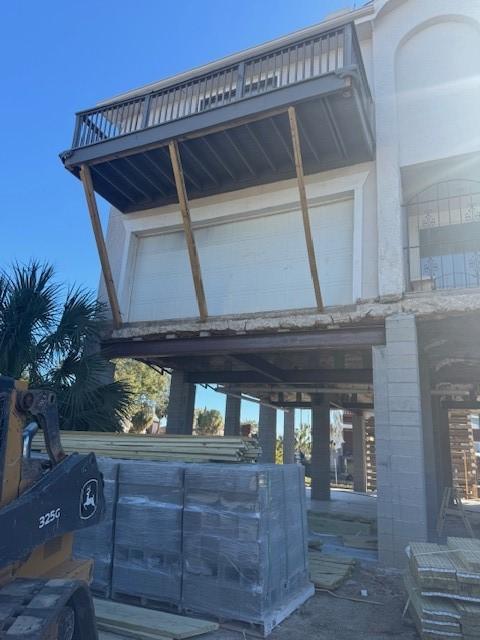 Image 2: View of the front deck and the massive blocks used