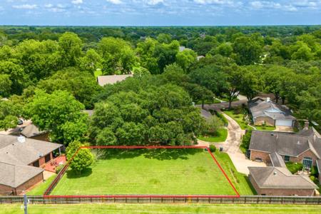 4811 Lake Village Drive