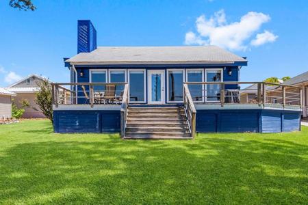 133 Lakeshore Drive