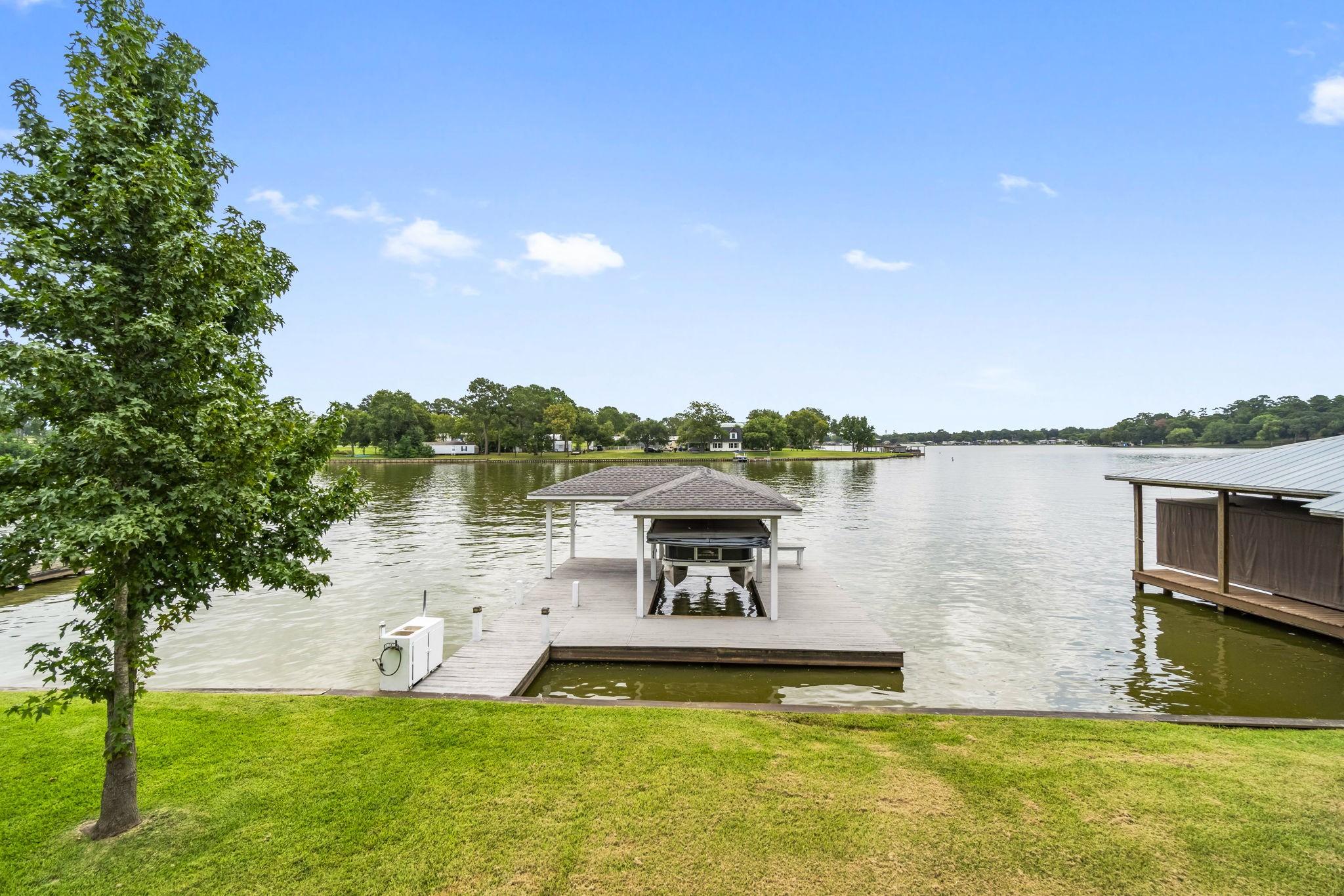 Image 3: Private covered, fully bulkheaded boat dock with b