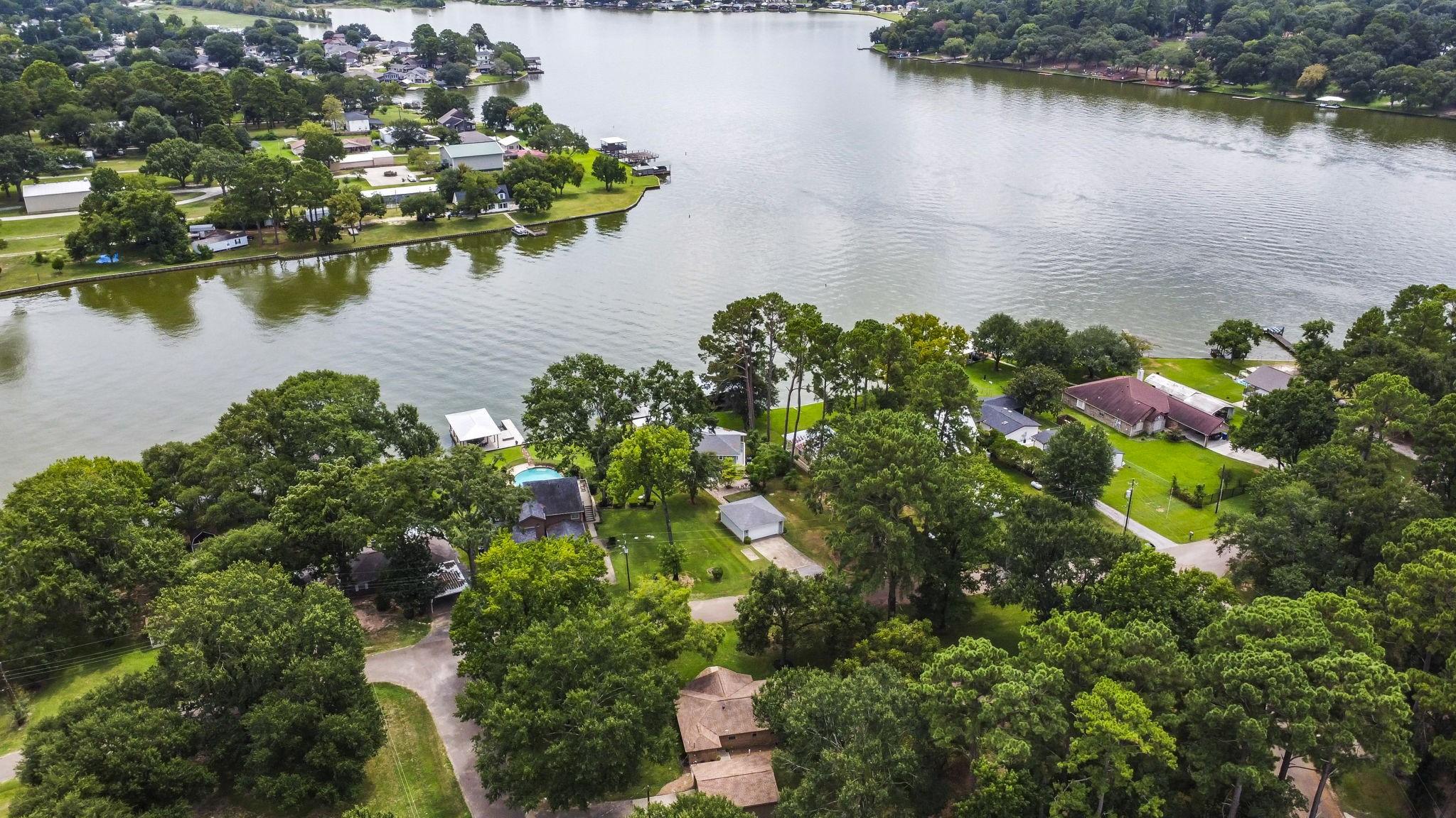 Image 4: Breathtaking panoramic views of Lake Conroe's open