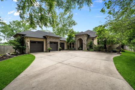 28403 Mendecino Glen Lane