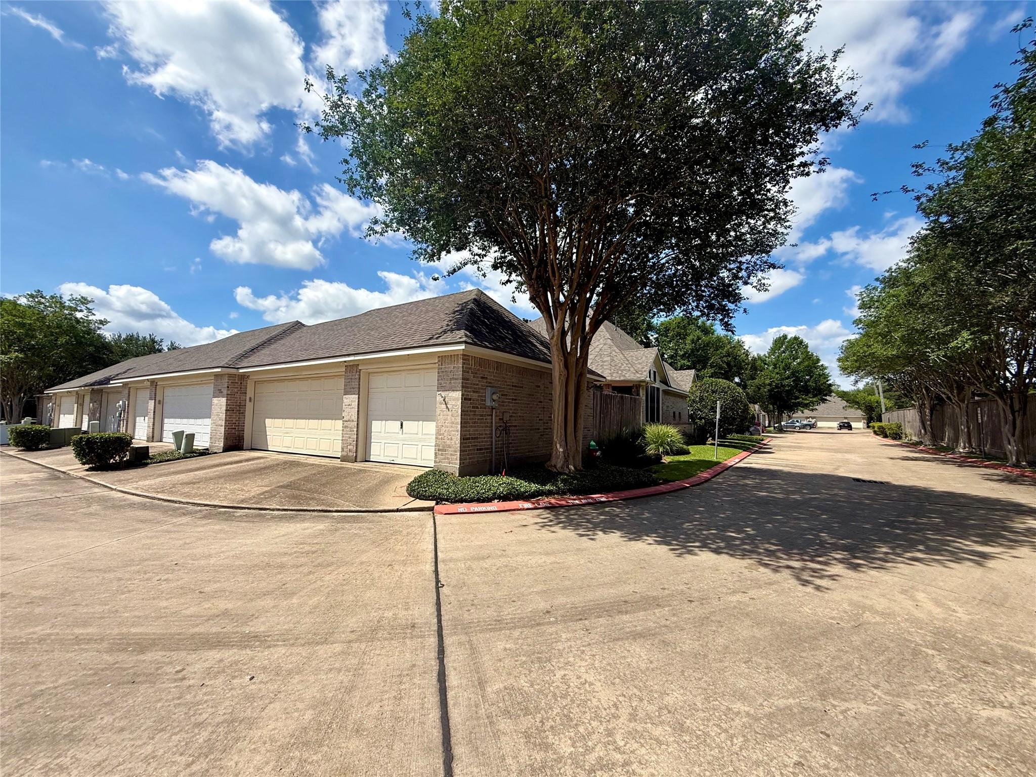 Image 3: Spacious 3-car garage&mdash;truly a rare find!