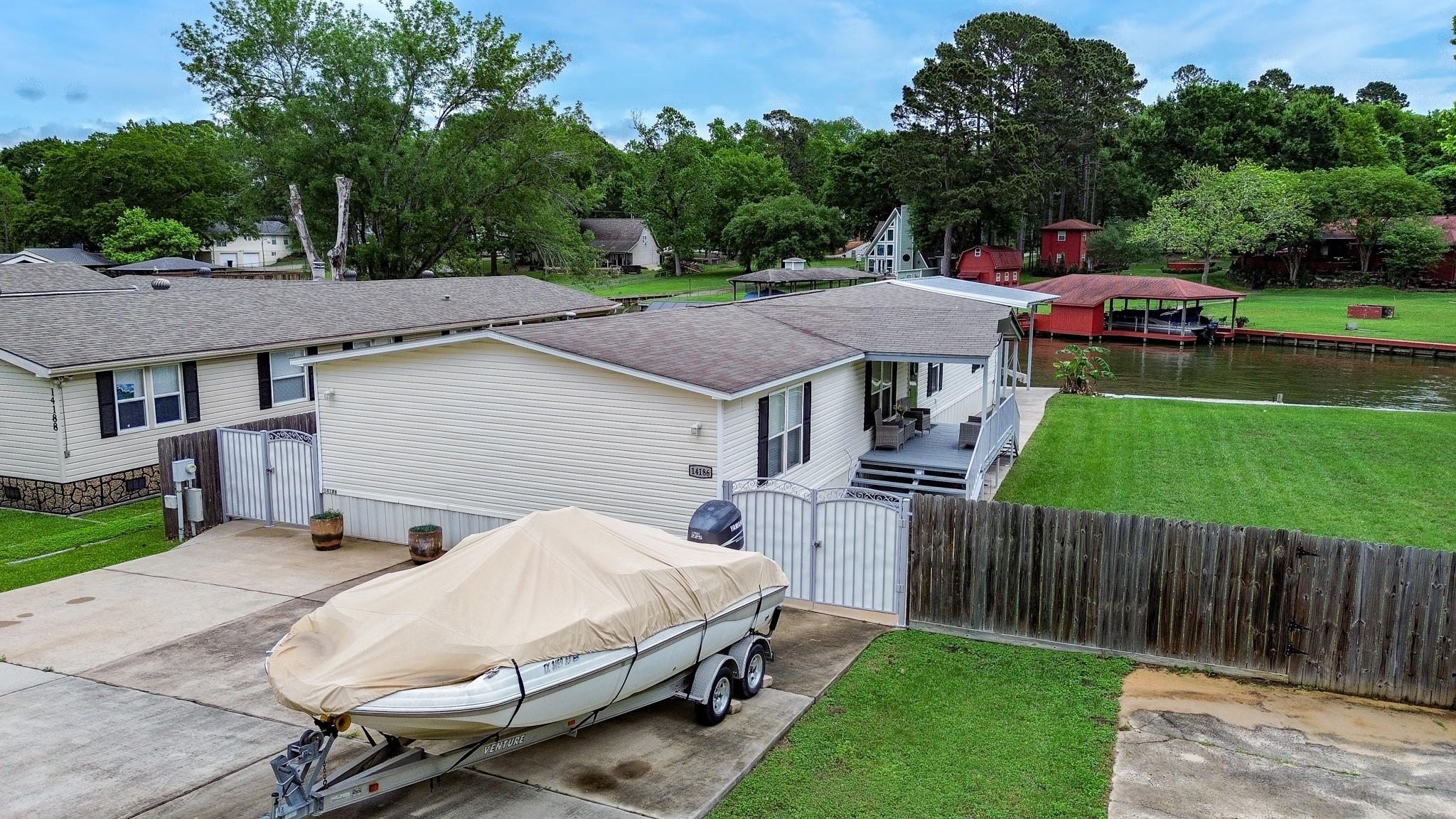 Image 2: Welcome to 14186 Shadow Bay Dr Willis TX 77318.
