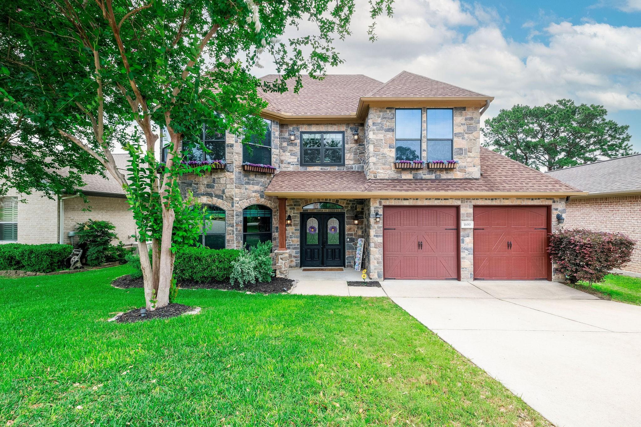 Image 2: Beautiful front elevation and professional landsca