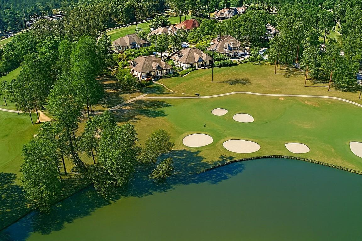 Image 2: Gorgeous home located on the golf course