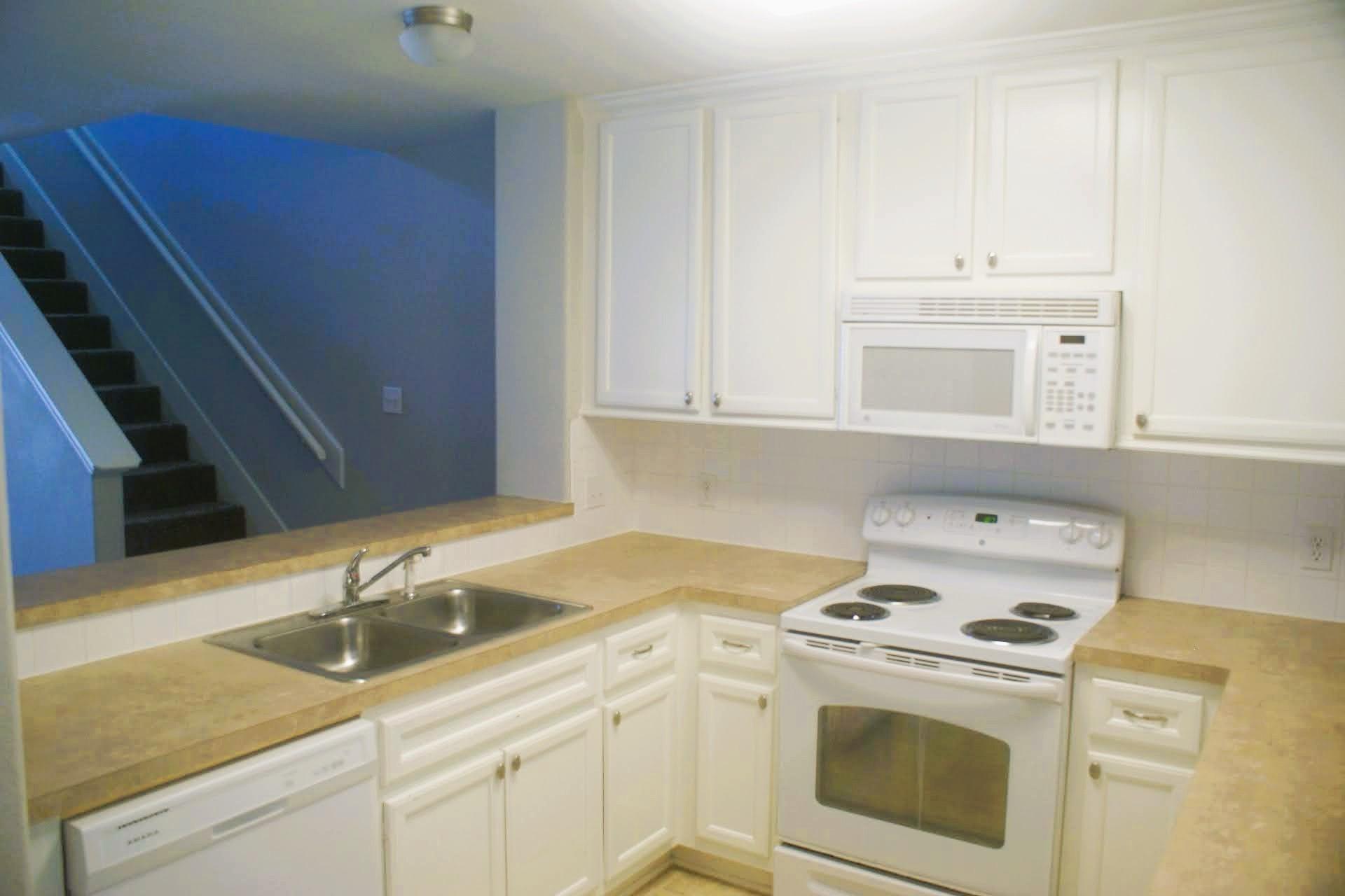 Image 4: Kitchen