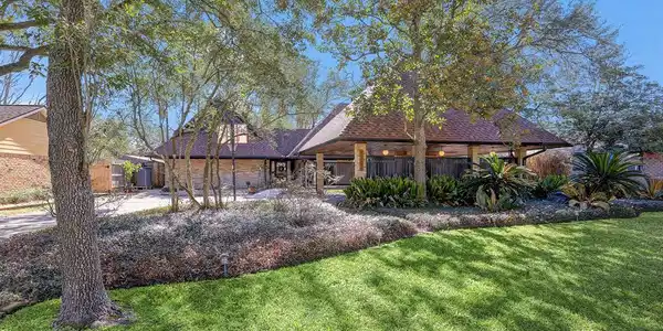 1123 Shorewood Drive