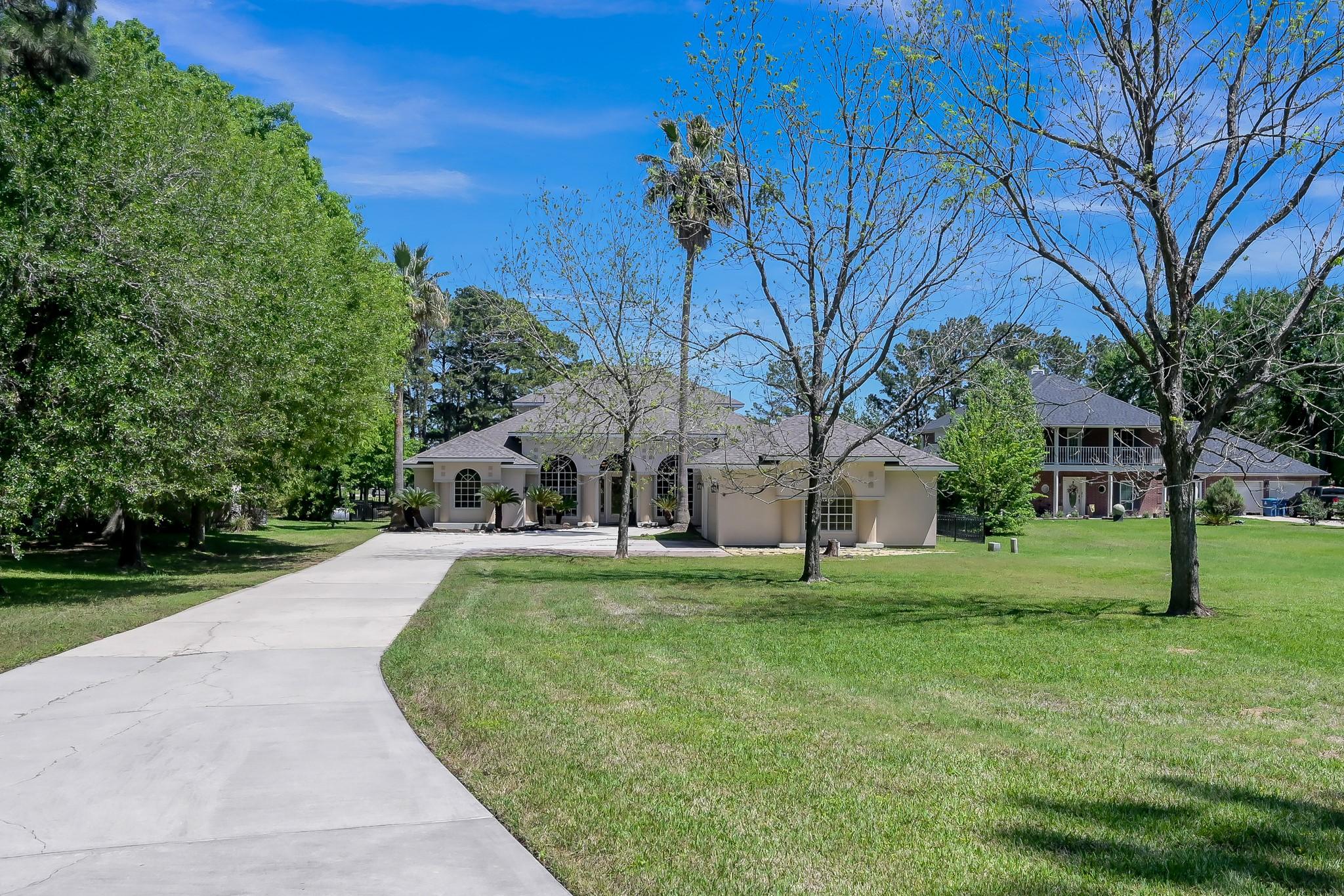 Image 3: Beautiful Home in Point Aquarius Estates Gated Com