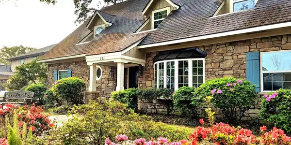 111 Whispering Oaks Drive