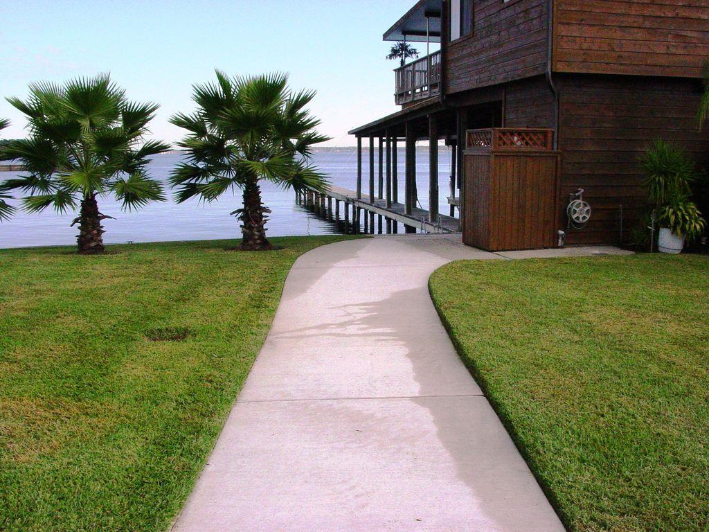 Image 1: Walking up to the Lake Conroe Boathouse entrance