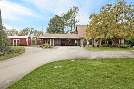 37 Lakefront Drive