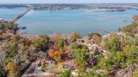 200 Fountain Lake