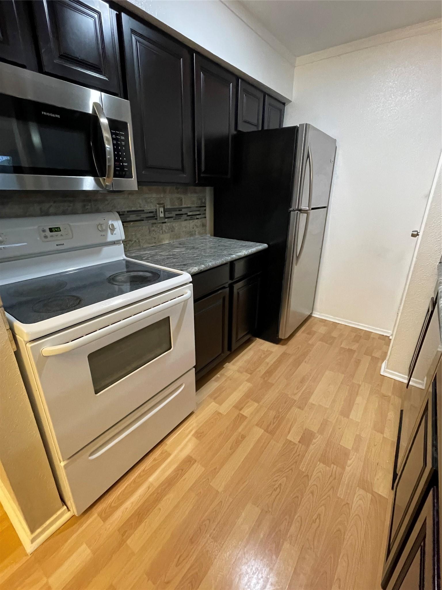 Image 3: Kitchen