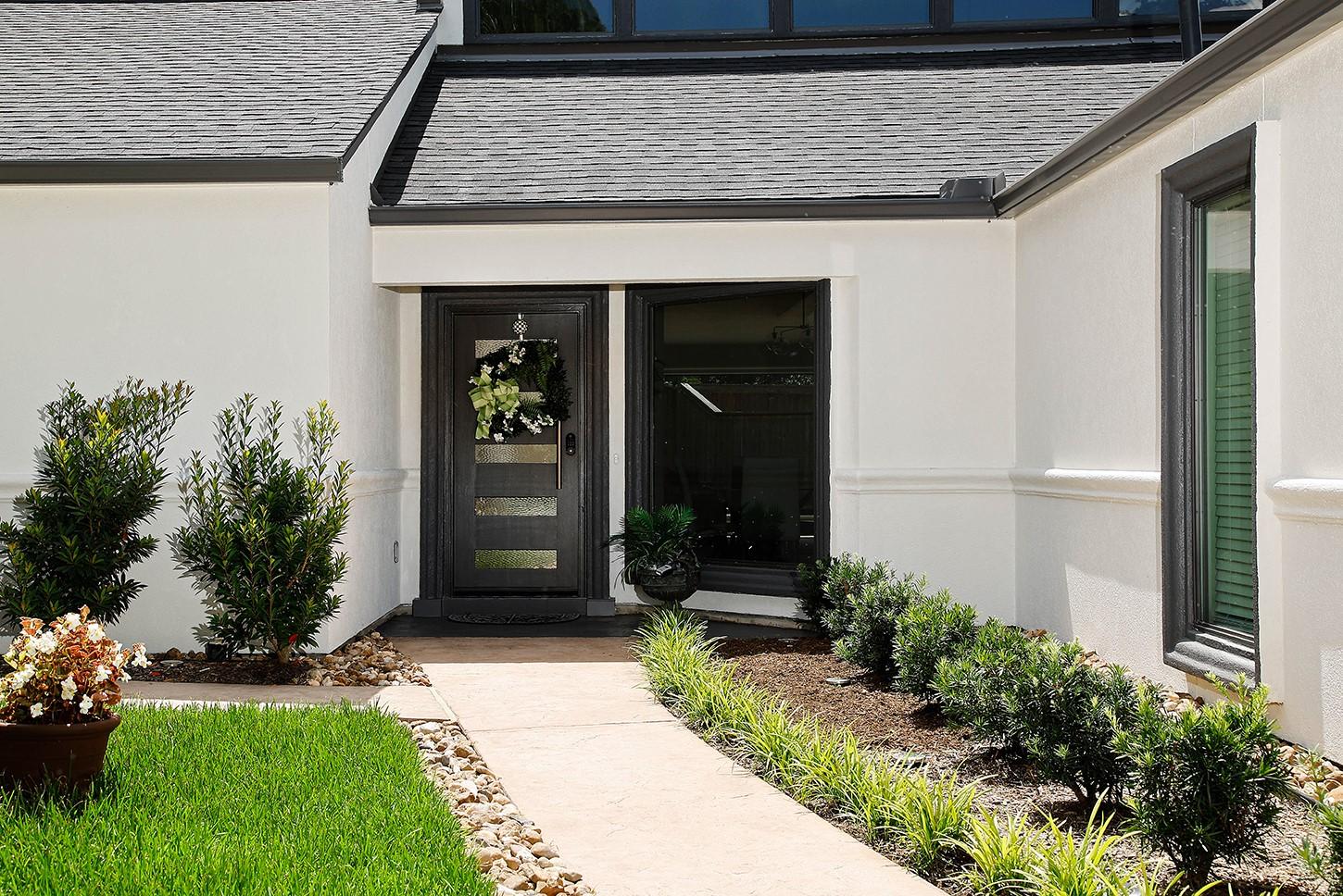Image 4: Striking modern exterior is pristine with a sophis