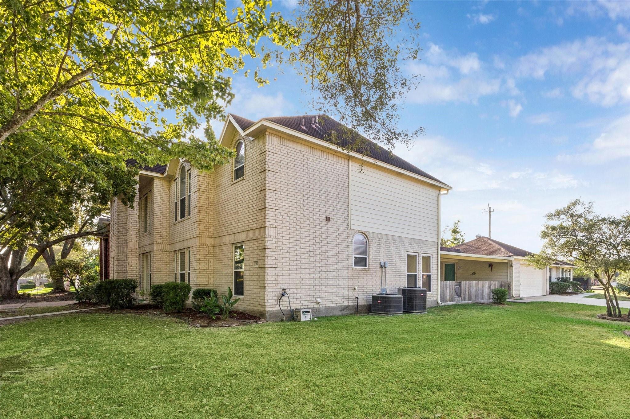 Image 2: Corner View