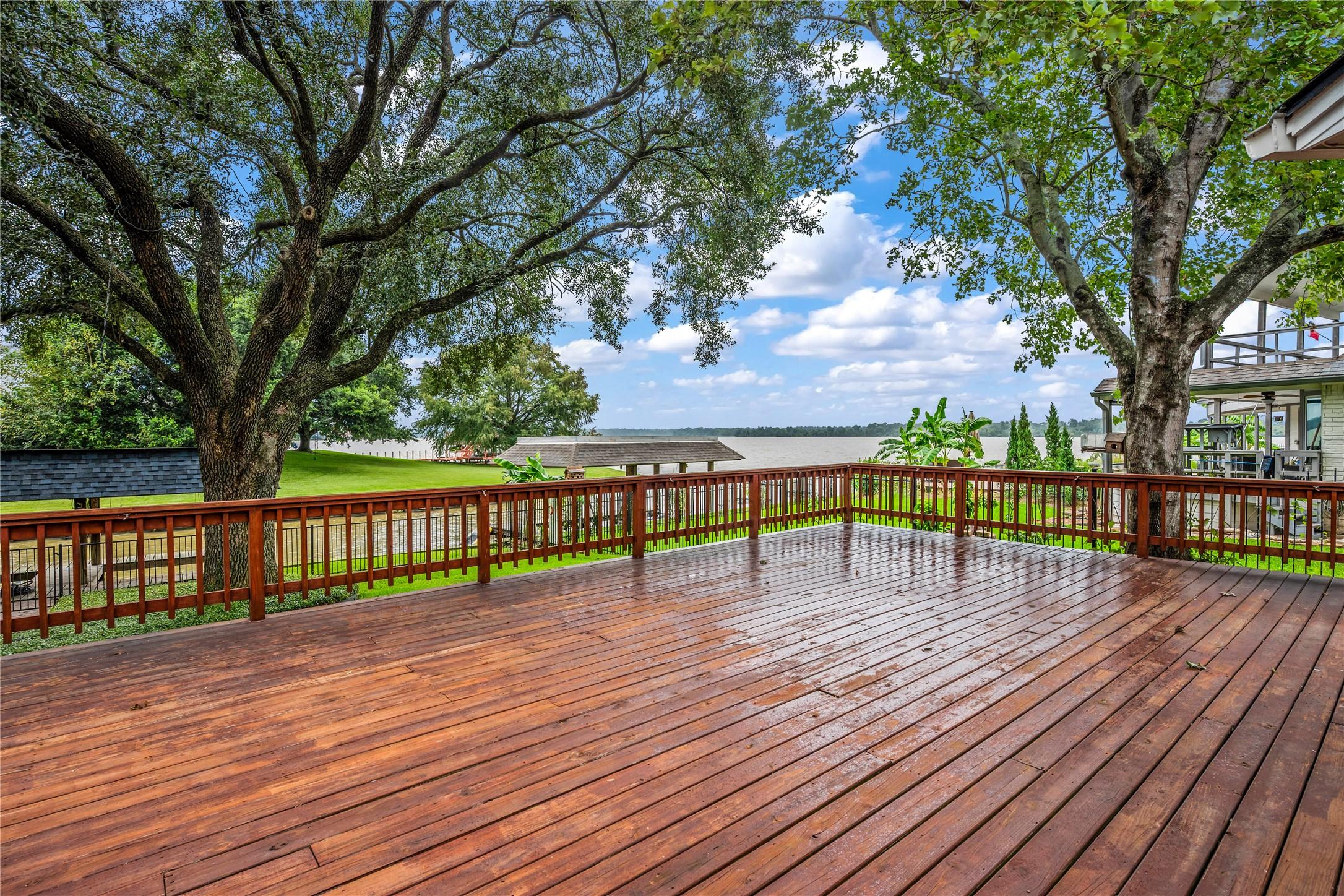 Image 1: Enjoy your wonderful Lake view every day!