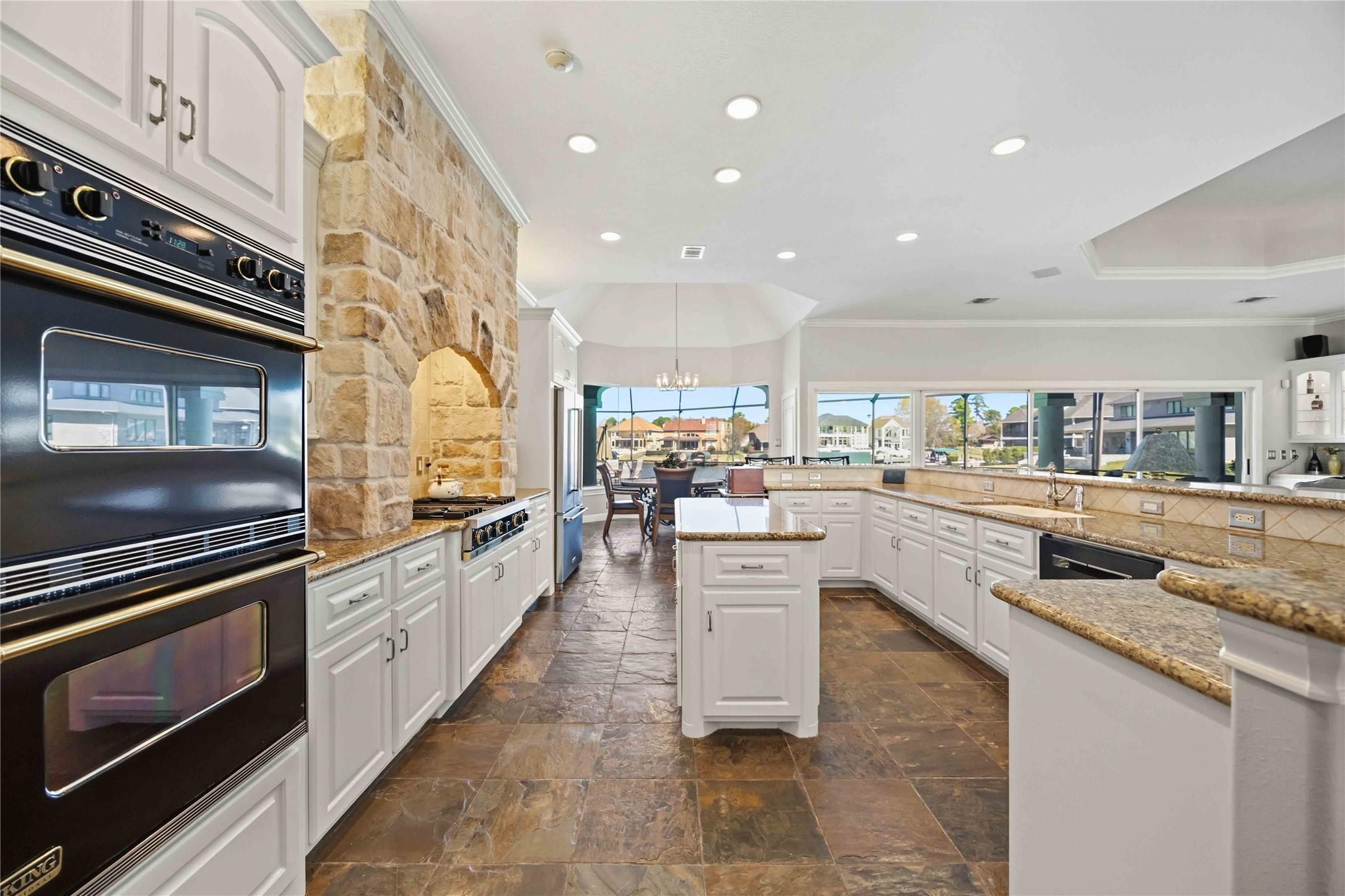 Image 3: Kitchen with high end appliances.