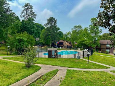 200 Fountain Lake W