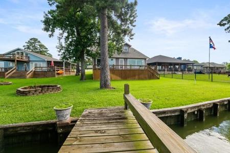 153 Lakeshore Drive