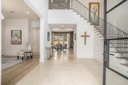5 Club Oak Court