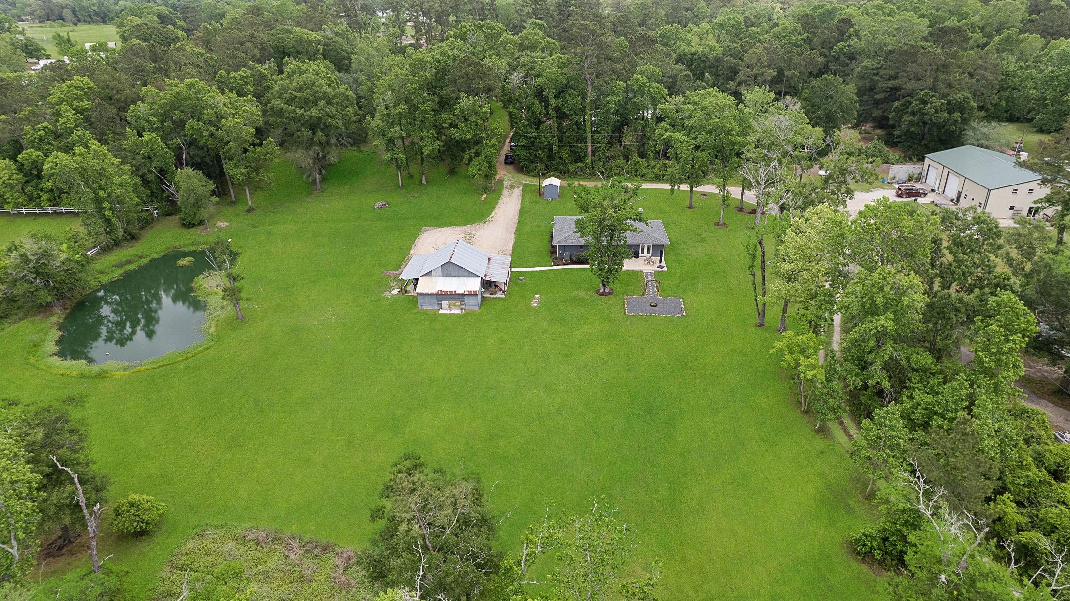 Image 2: Woods and open space to play and NO KNOWN RESTRICT