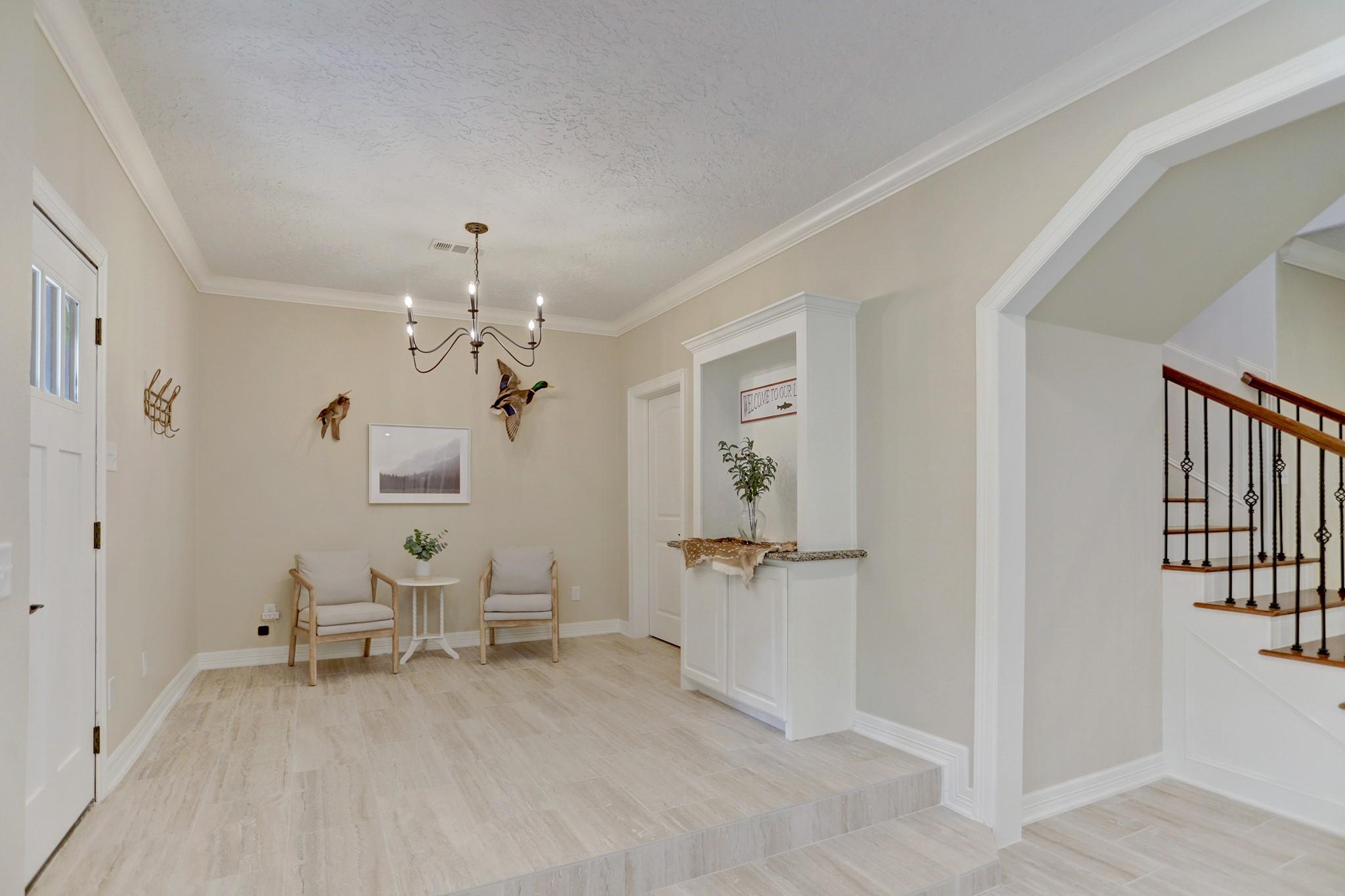 Image 3: Elegant entryway featuring soft neutral tones, ref