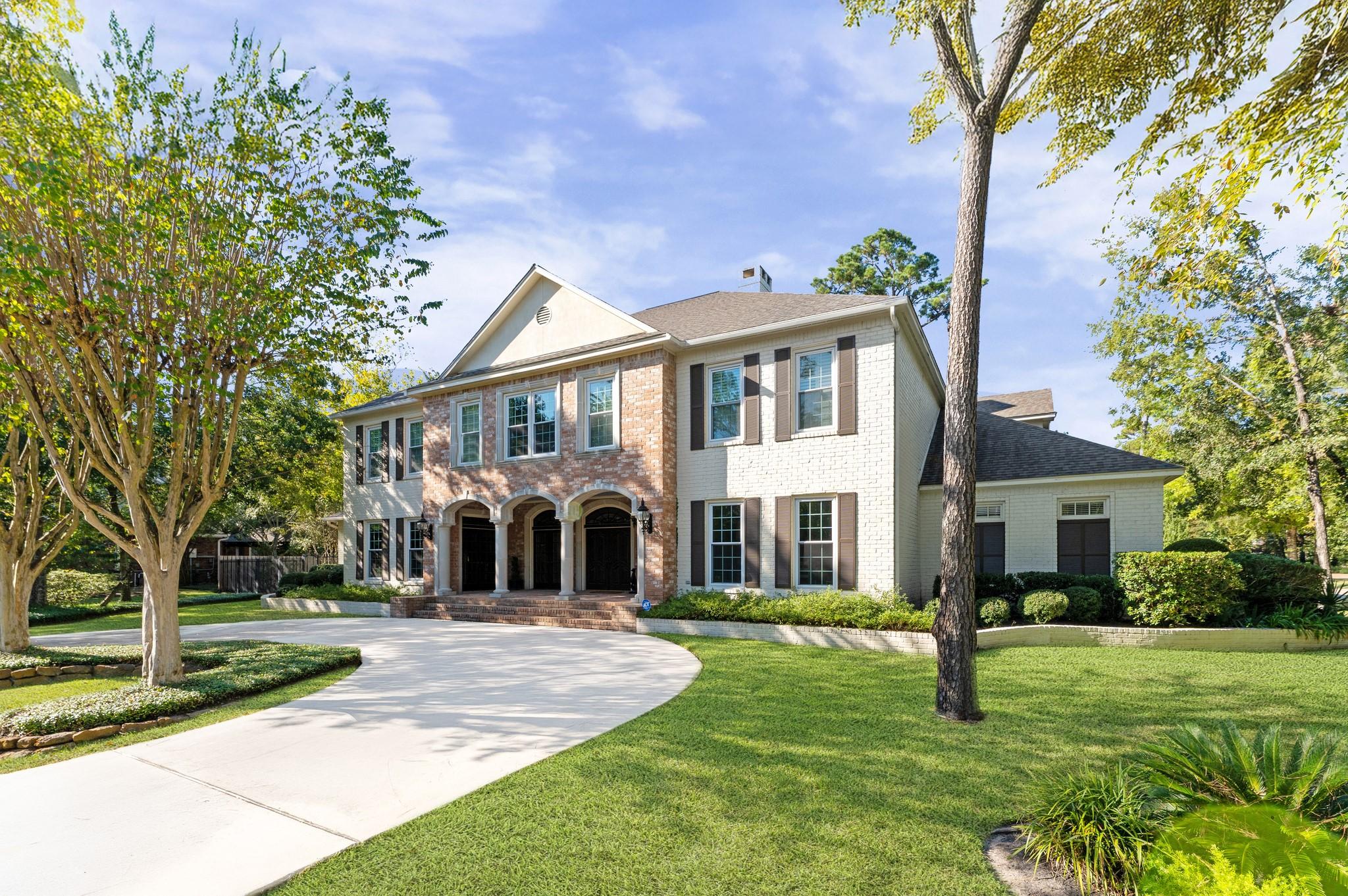 Image 1: This timeless residence combines classic architect