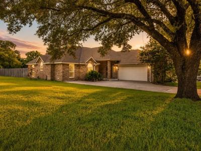 7158 Lakeshore Lane