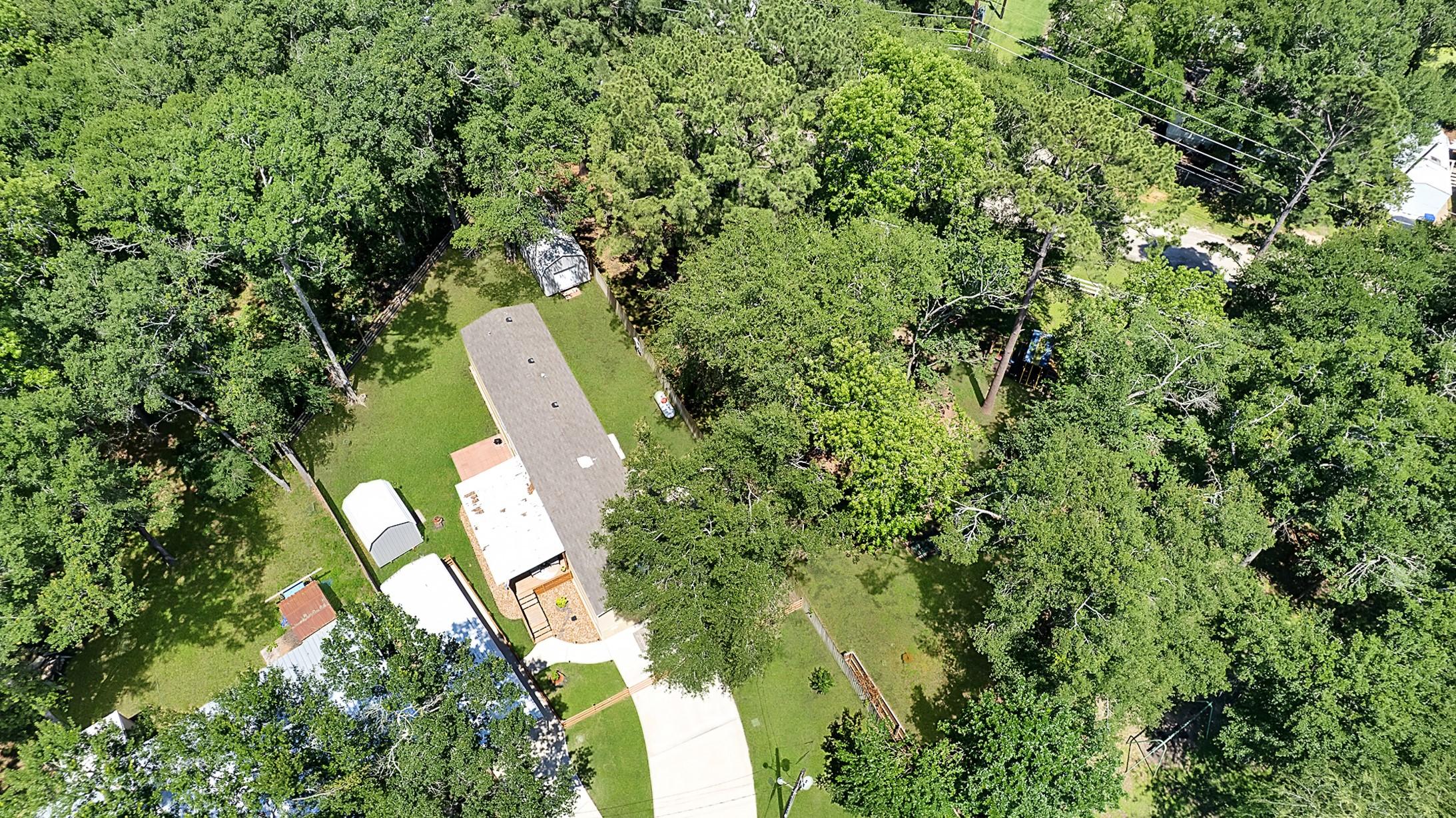 Image 3: Great privacy, tree coverage, and proximity to Lak