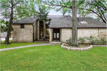 8207 Arrow Cove Court