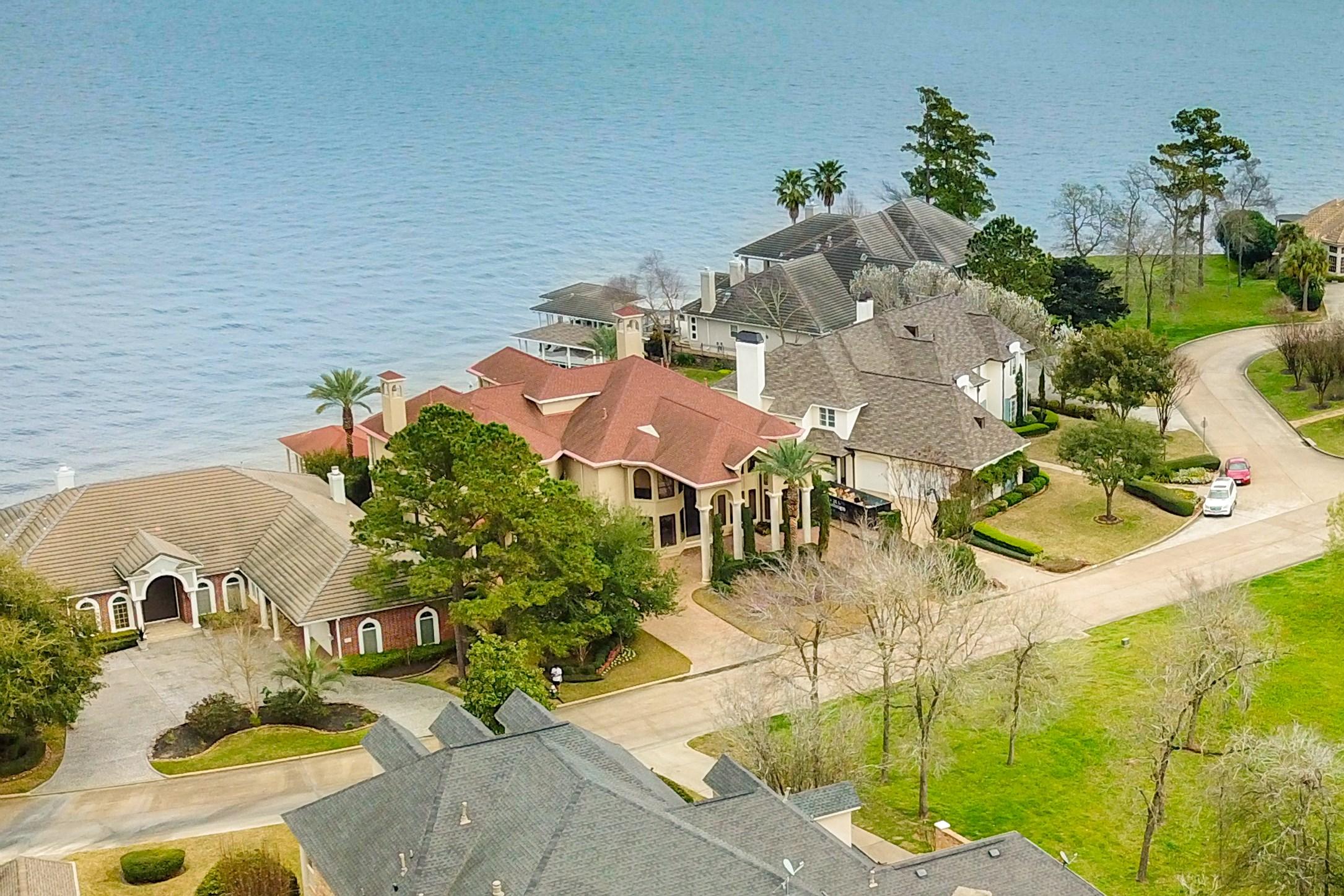 Image 4: Aerial view of the front of home with Porte Cocher