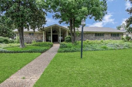 1446 Pirates Cove
