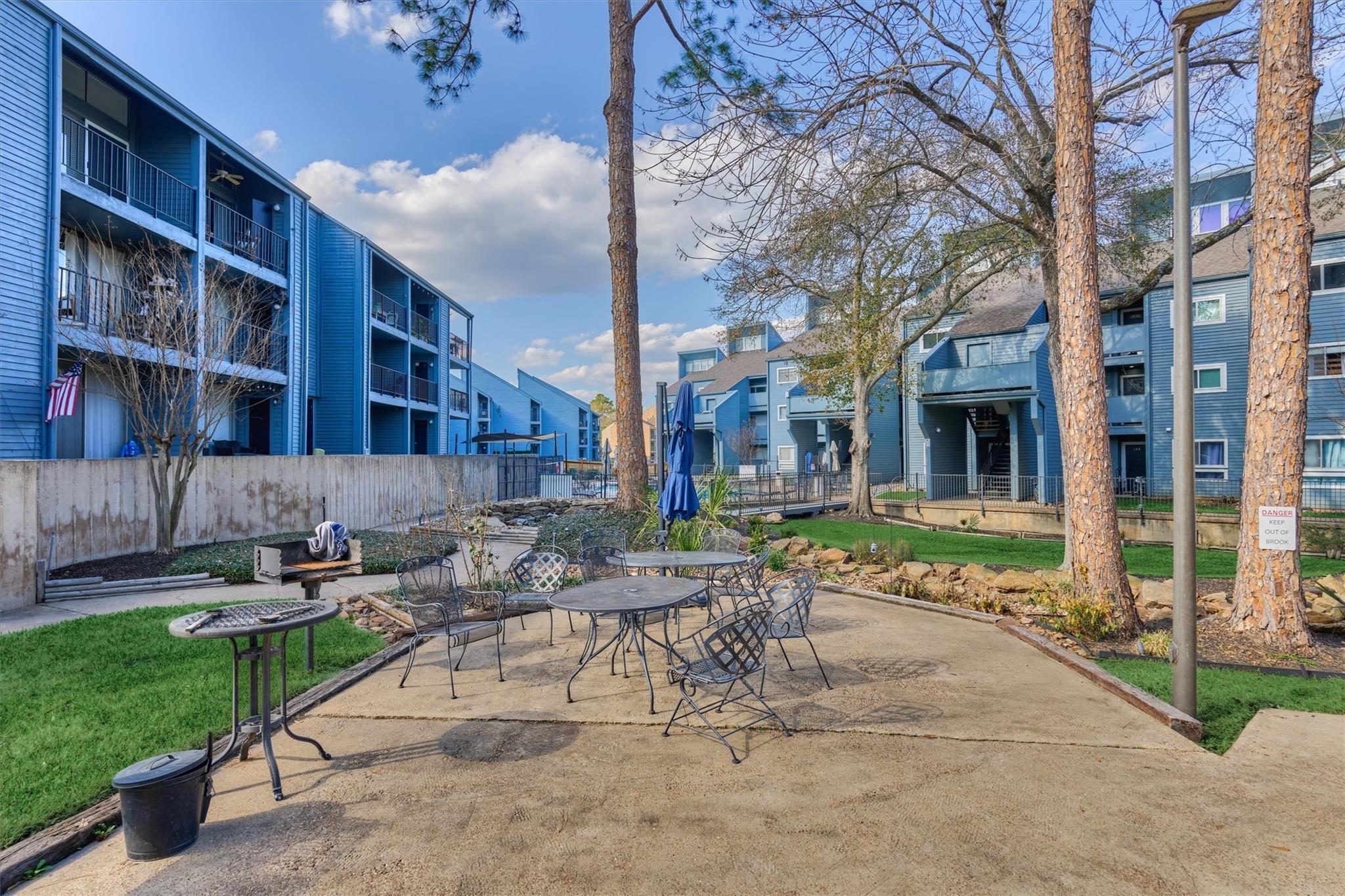 Image 3: Outdoor space for residents to enjoy the scenery.