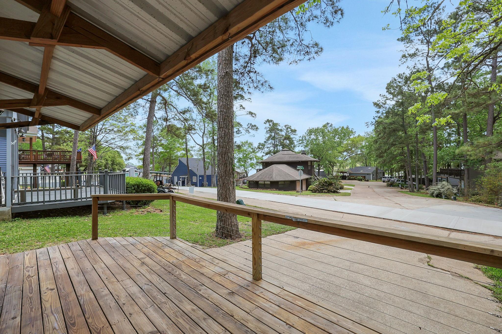 Image 4: Relax on the front deck - you can see the lake bet