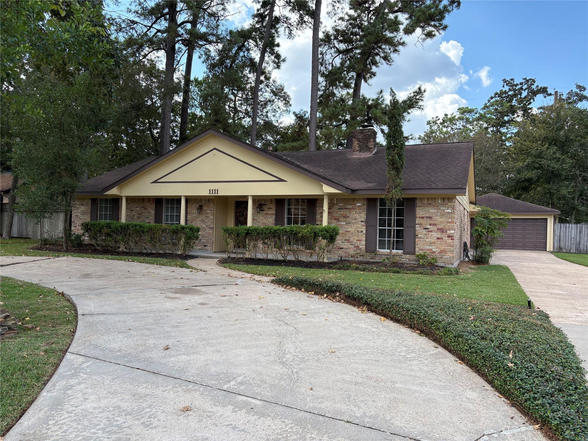 Image 2: Exceptional home featuring a unique circular drive