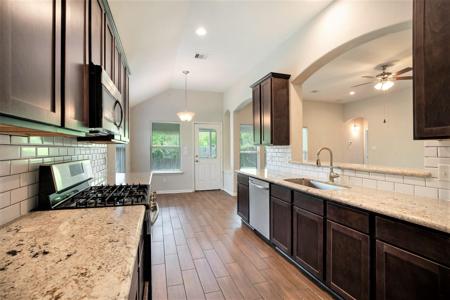 22526 E Shorewood Loop