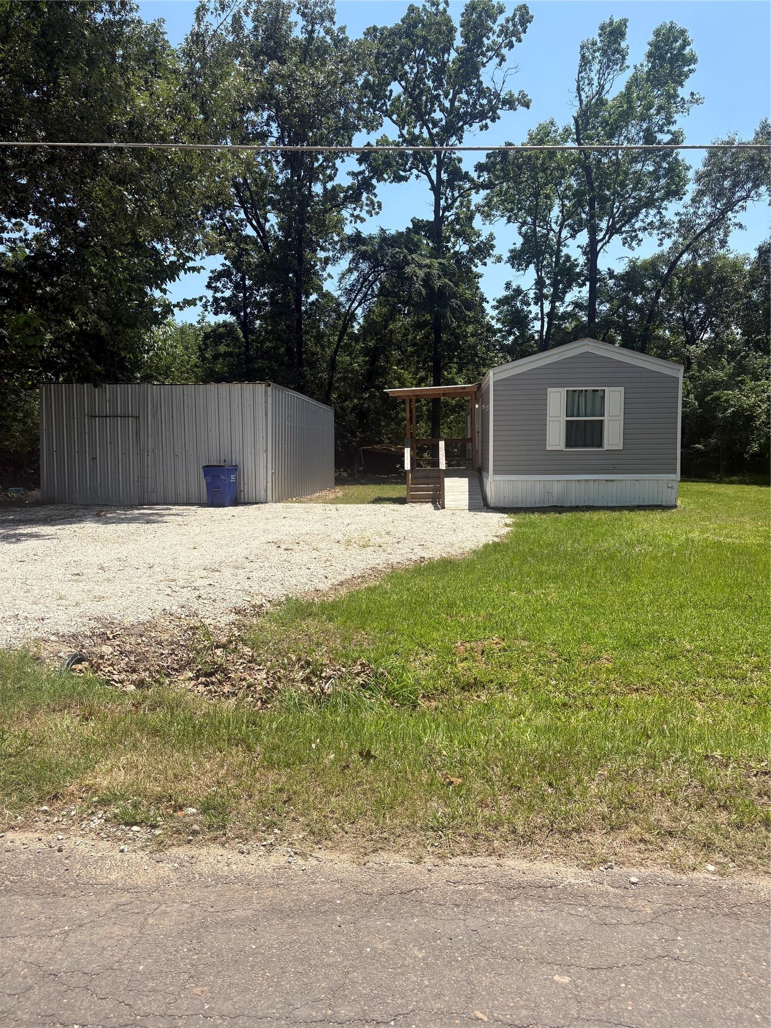 Image 1: 2 Bedrooms, 2 Baths and Shop on 2 Lots.