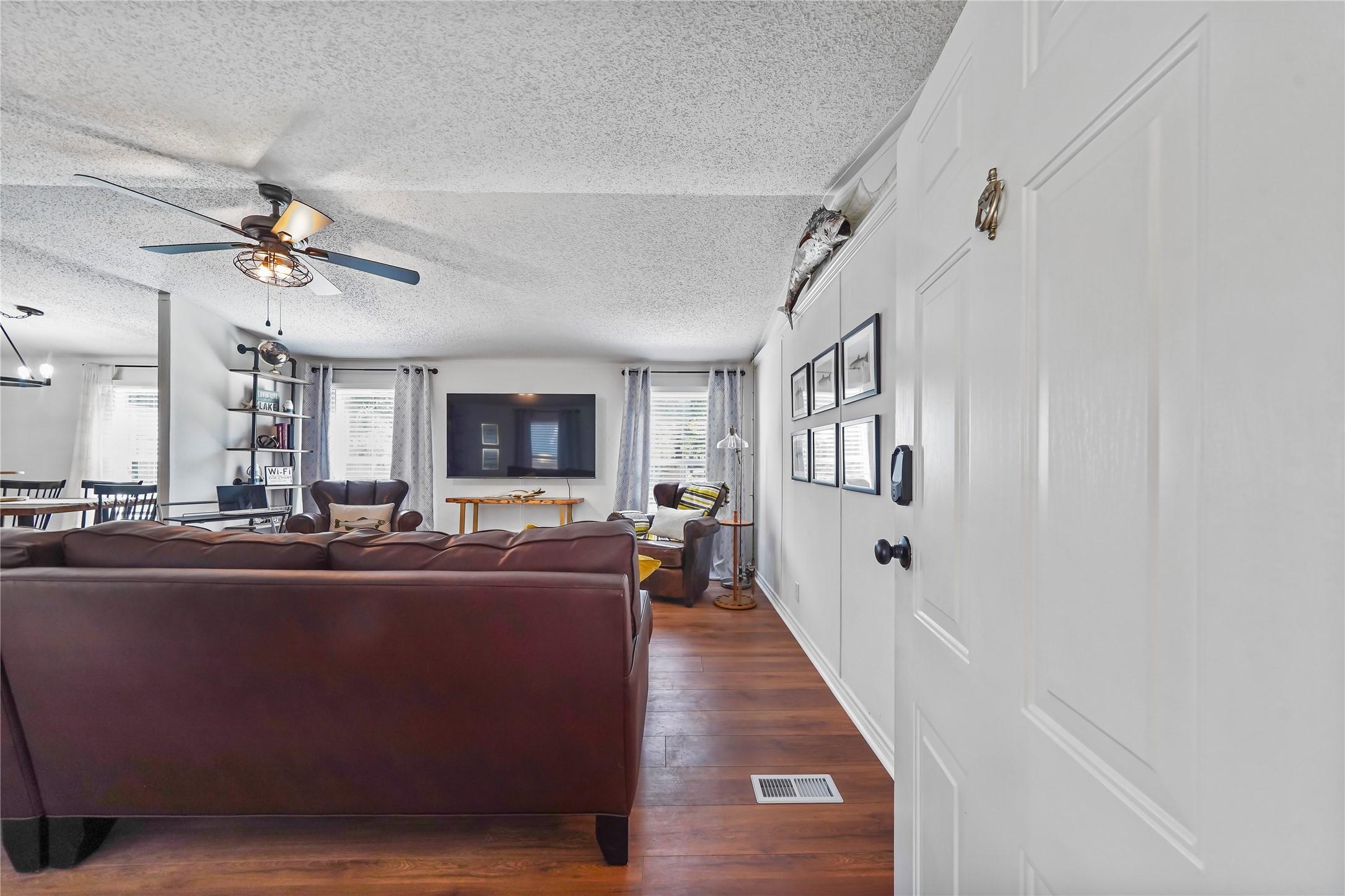 Image 4: Open-concept living. Sofa has been changed see las