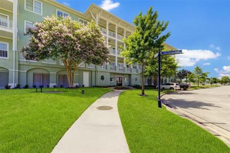 161 W Breezy Way