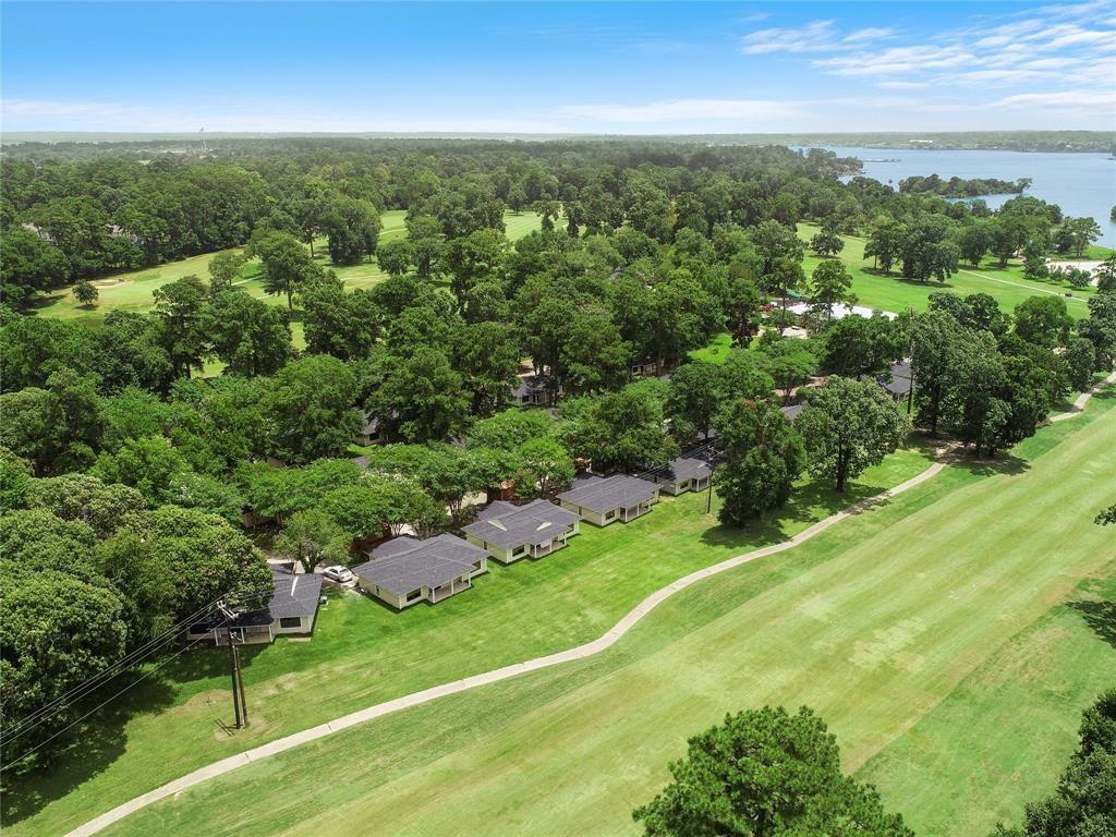 Image 1: Located in the Cul-De-Sac with Golf Course and Lak