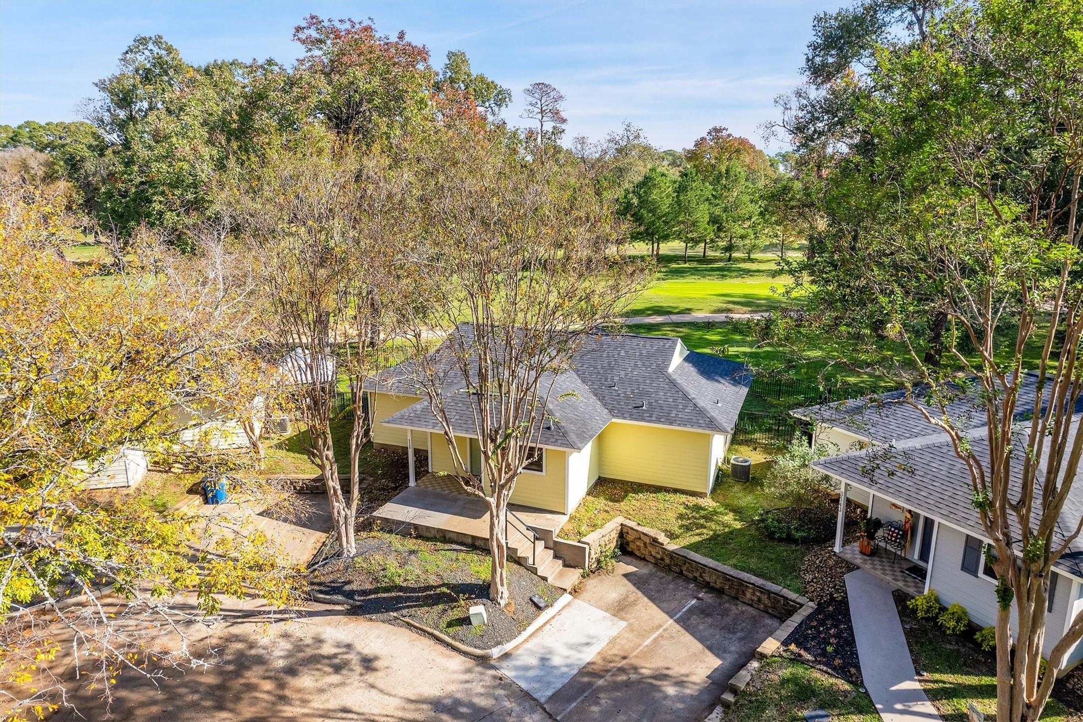 Image 2: Cul-de-Sac location; no side neighbors, trees for