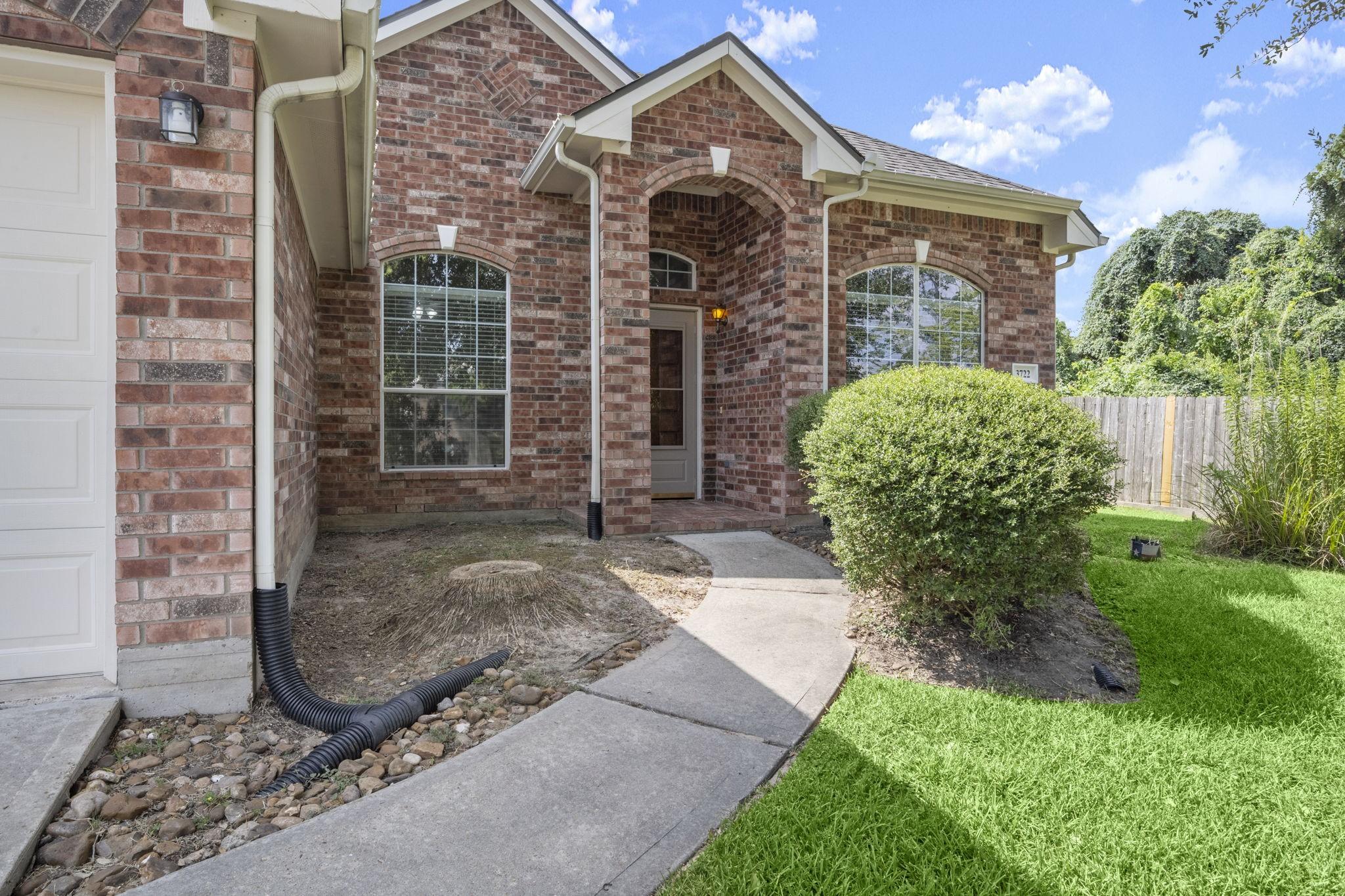 Image 2: Welcome to 3722 Northshore Dr. in Peaceful and Ser