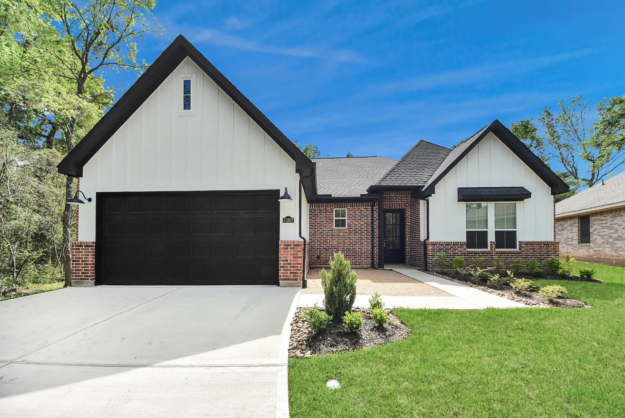 Image 1: Beautiful front elevation with modern finishes and