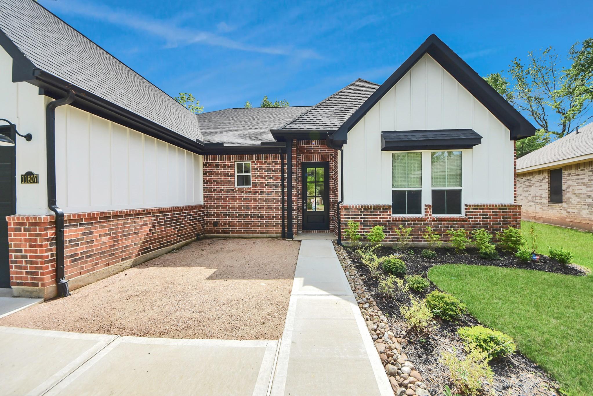 Image 3: Charming entryway with covered porch and welcoming