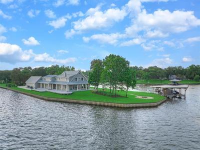 1386 LANDING WAY