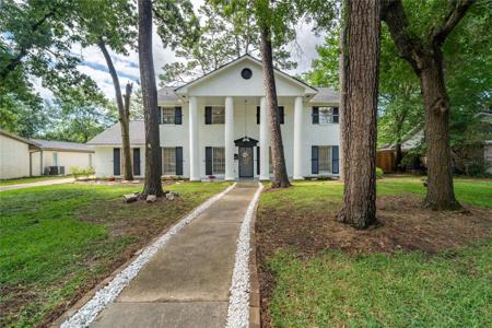 215 Whispering Oaks Drive