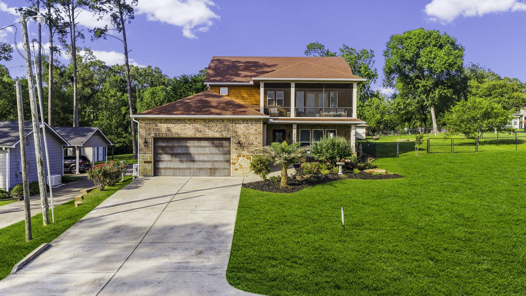 Image 2: Beautiful custom home!