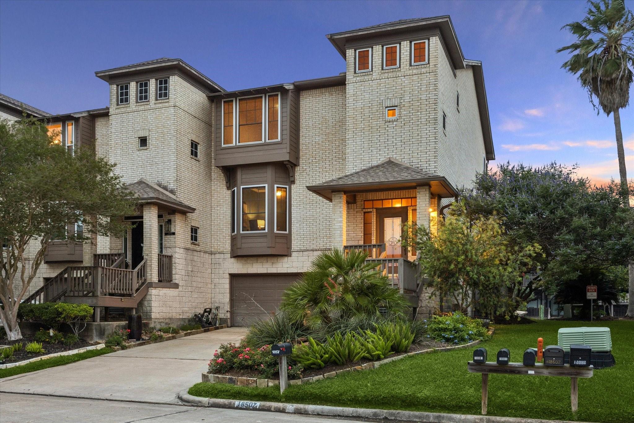 Image 2: This 3 story end unit townhome offers 4 bedrooms a