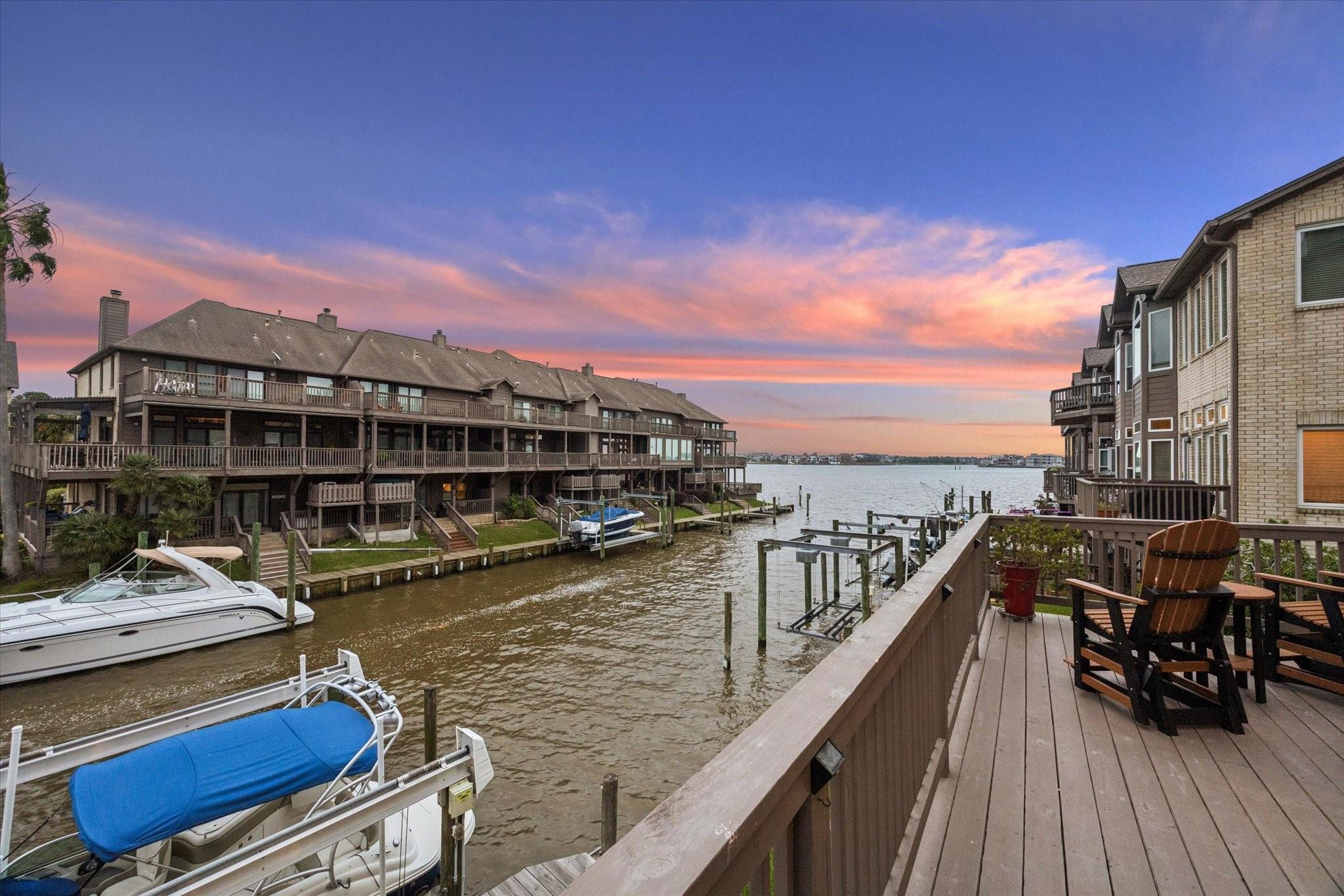 Image 4: Wow! The view from your back deck is amazing! Suns